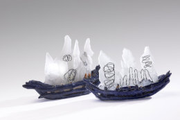 Segelschiffe, H 15/18 cm, Keramik, Raku, Glas, Draht